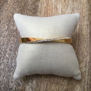 KATE SPADE TWIST HINGED BANGLE